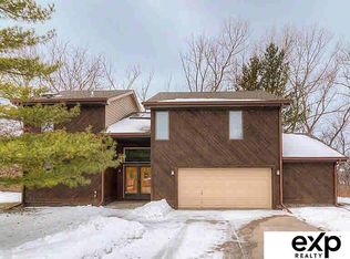 8928 N 56th Avenue Cir W, Omaha, NE 68152