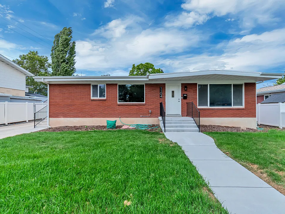1104 E 5235 S