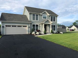 15 Crabapple Ln, Lancaster, NY 14086