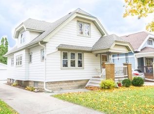 2563 N 70th St, Wauwatosa, WI 53213