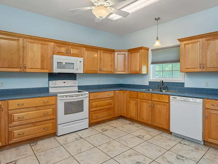 322 Crescent Dr — Photo 11