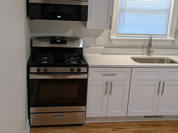 5th image of 1121 Penny Ln