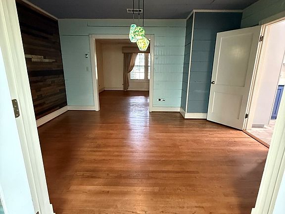 2nd image of 800 Wayne St