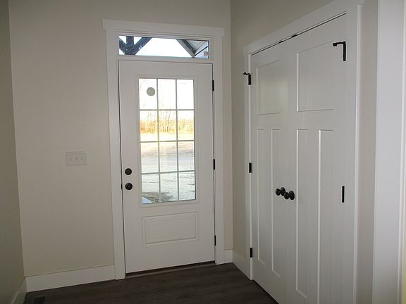 2nd image of 1264 Redwood
