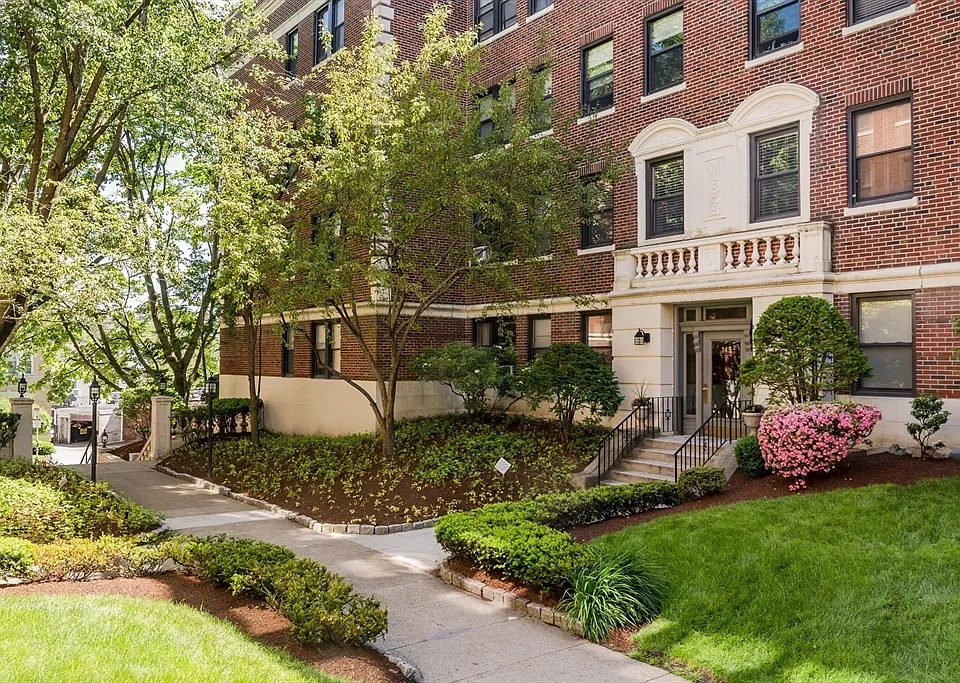 145 Englewood Ave #42