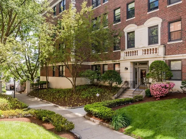 145 Englewood Ave APT 42, Brighton, MA 02135