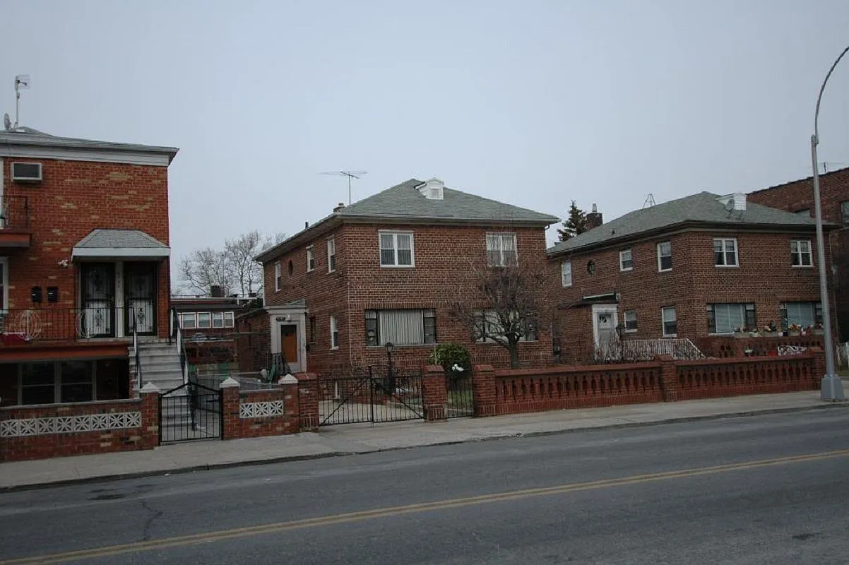 8752 26th Ave photo 1