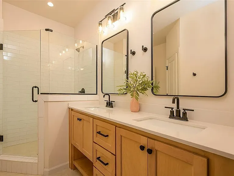 629 Harbor Town Dr — Photo 18
