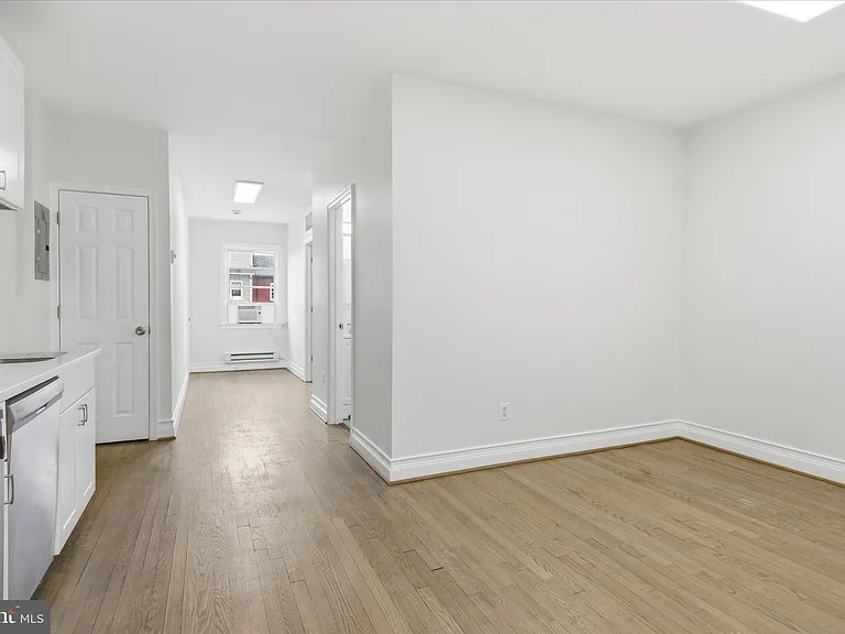 221 20th St NE #3 — Photo 11