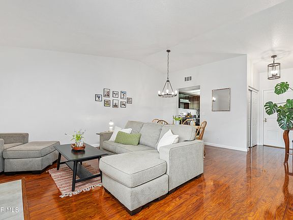 5th image of 881 Warwick Ave