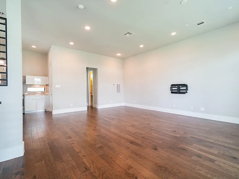 1613 Wheeler St #C — Photo 12