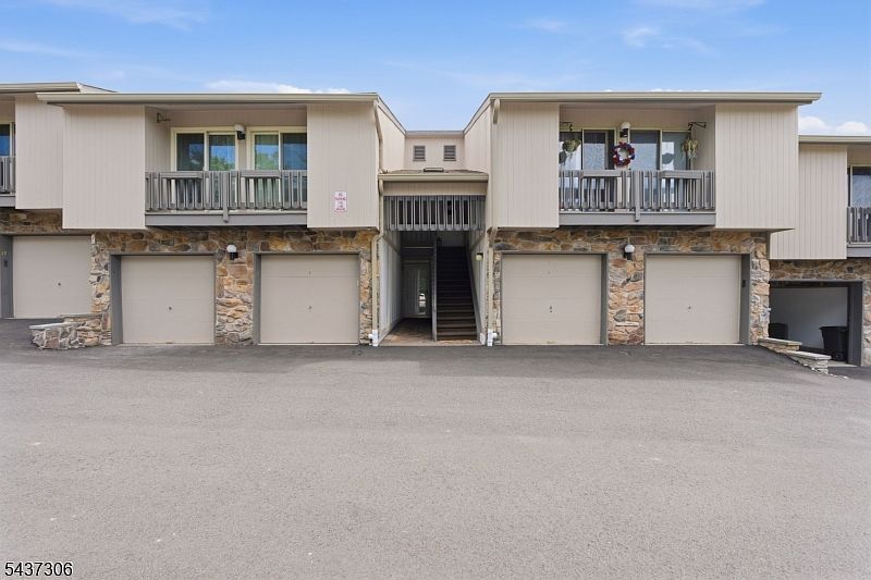 1st image of 9 Paris Cir