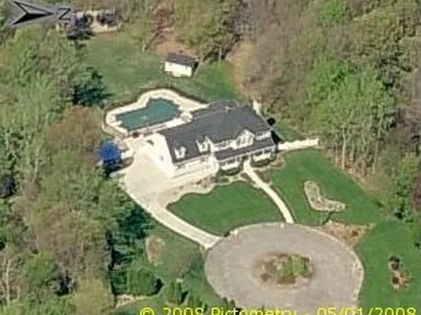 75 Memory Ln, Feeding Hills, MA 01030