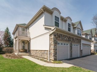 426 W Shadow Creek Dr, Vernon Hills, IL 60061