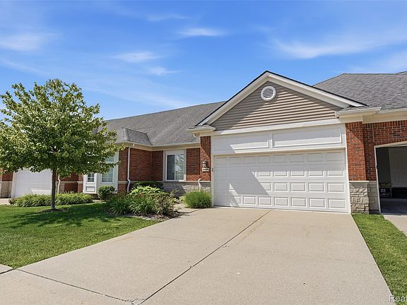 4th image of 49329 Village Pointe Dr