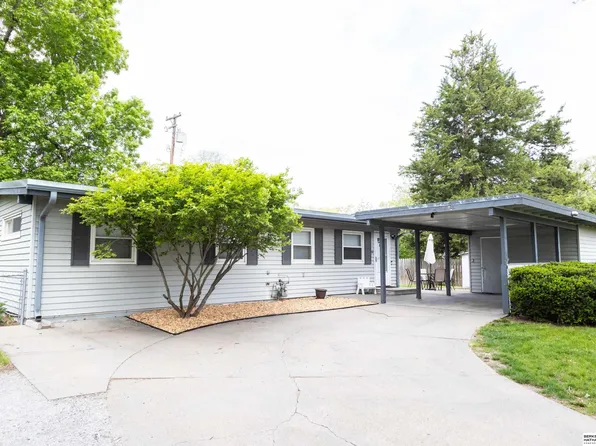 6246 Sunrise Rd, Lincoln, NE 68510