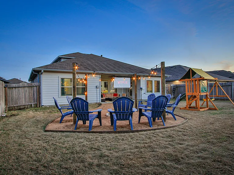 2431 Sutton Hollow Ct — Photo 45