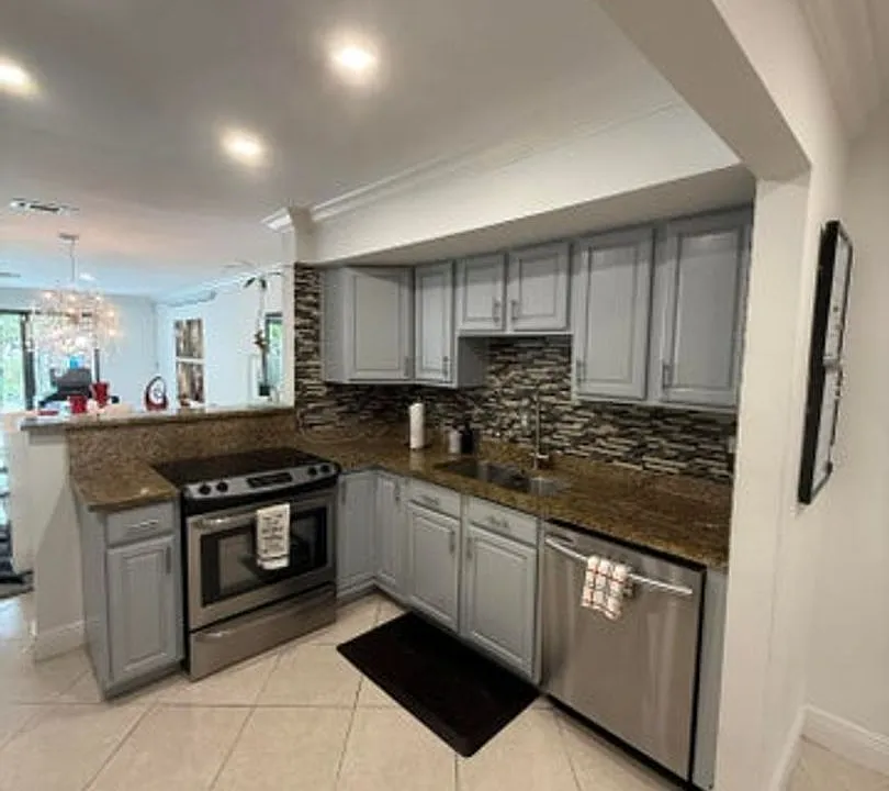 12394 Westhampton Cir
