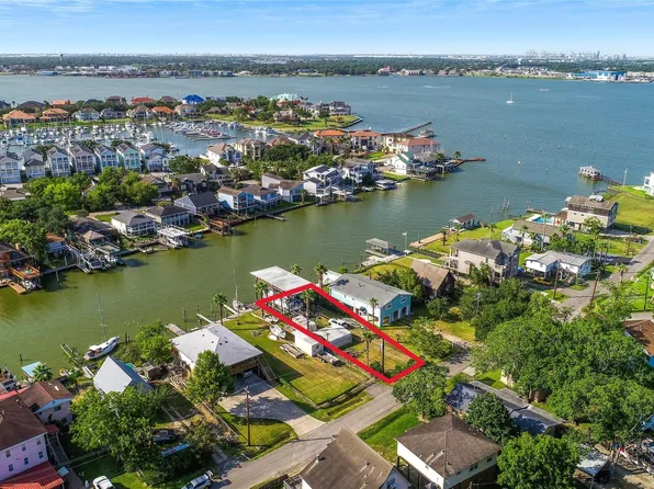 2130 Cove Park Dr, Kemah, TX 77565