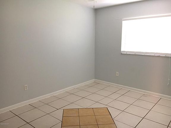 4th image of 1433 Prospect St