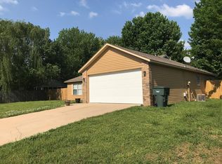 1212 N Fieldstone Ave, Fayetteville, AR 72704
