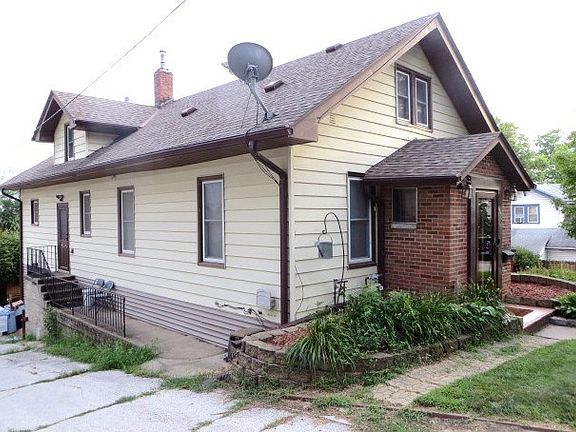 3rd image of 410 E Superior St
