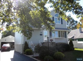 17 Jackson Pl, Moonachie, NJ 07074