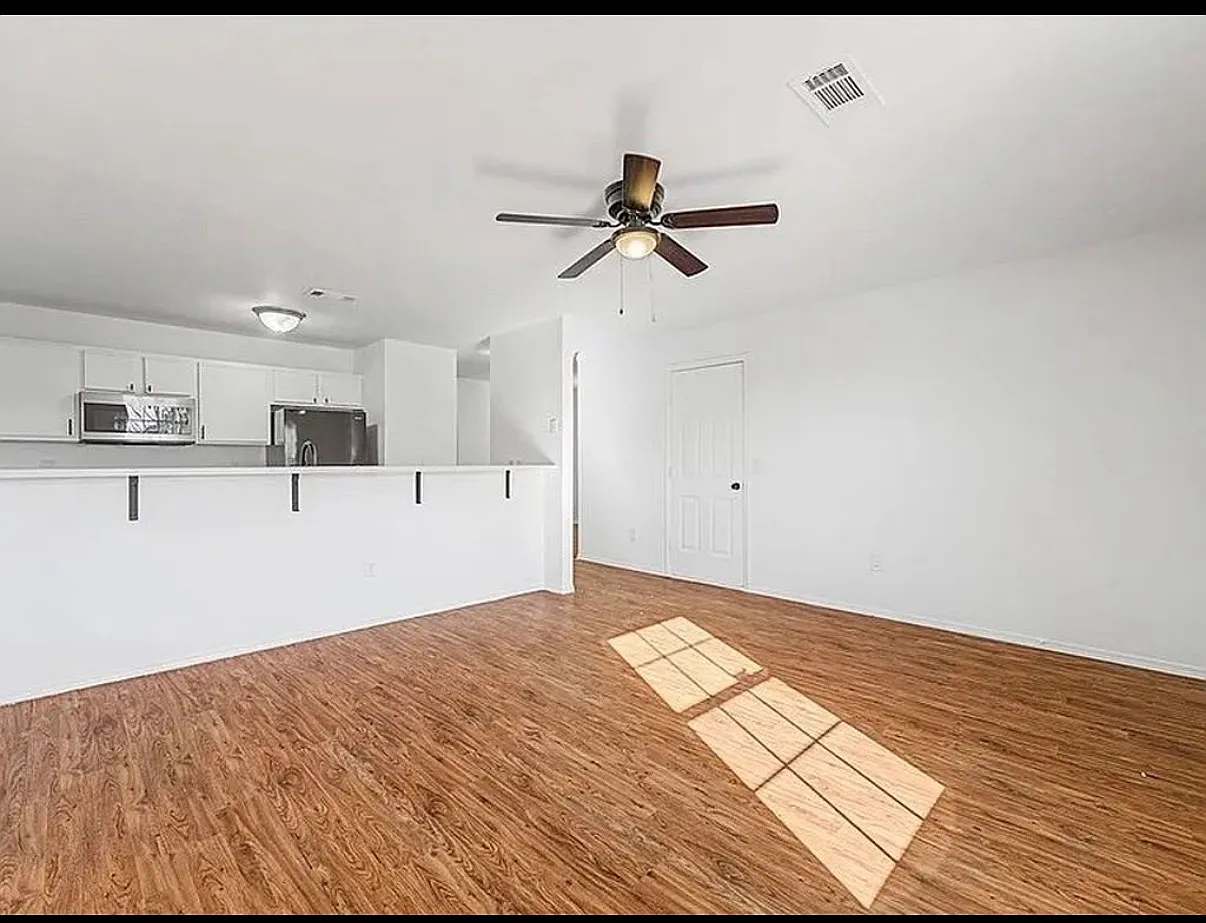 3 bed, 1250 sqft, $1,495 — Photo 3