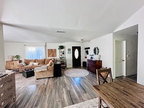 3823 Via Del Conquistador, San Diego, CA 92117