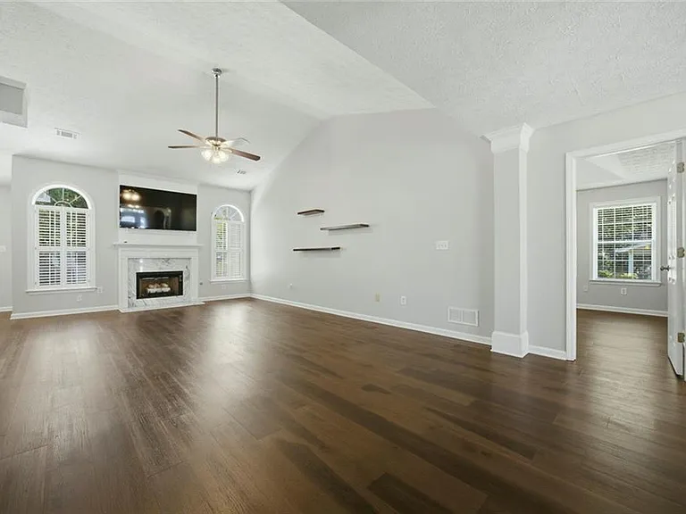 572 Staghorn Ln — Photo 6