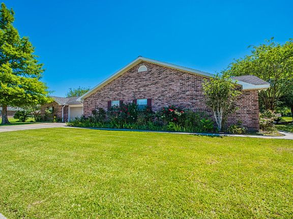 3rd image of 709 Heather Dr