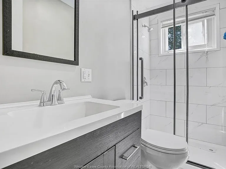 3964 Whitney Ave — Photo 24