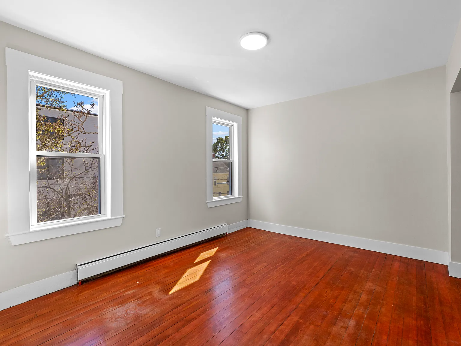 3 bed, 1154 sqft, $3,400 — Photo 2