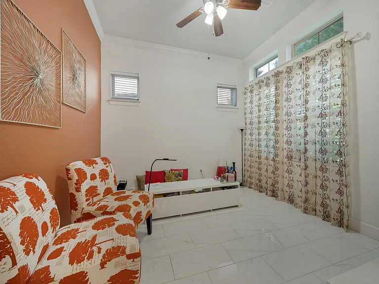 415 Dry Canyon Dr — Photo 3