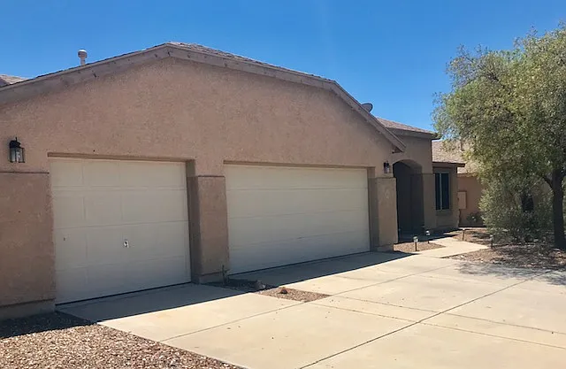 3 bed, 1368 sqft, $1,800 — Photo 2