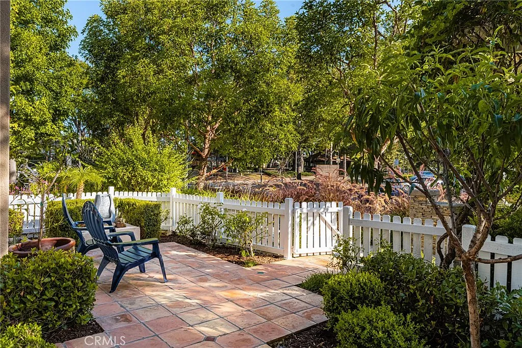 3 bed, 2.5 bath, 1400 sqft, $4,950 — Photo 4