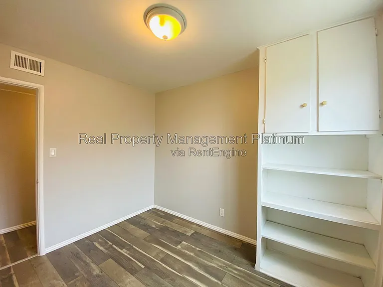 2728 E Gettysburg Ave — Photo 12