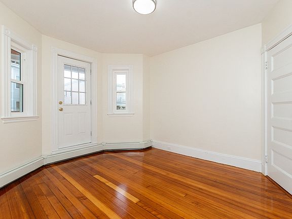 4th image of 16 Taft St #2