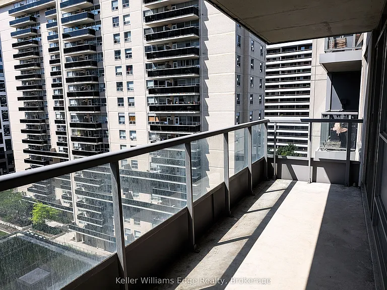 70 High Park Ave #1007 — Photo 32