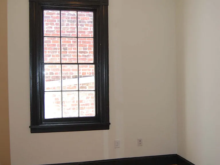 420 E Grace St — Photo 7