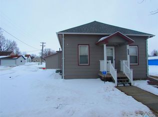 608 Center Ave, Garretson, SD 57030