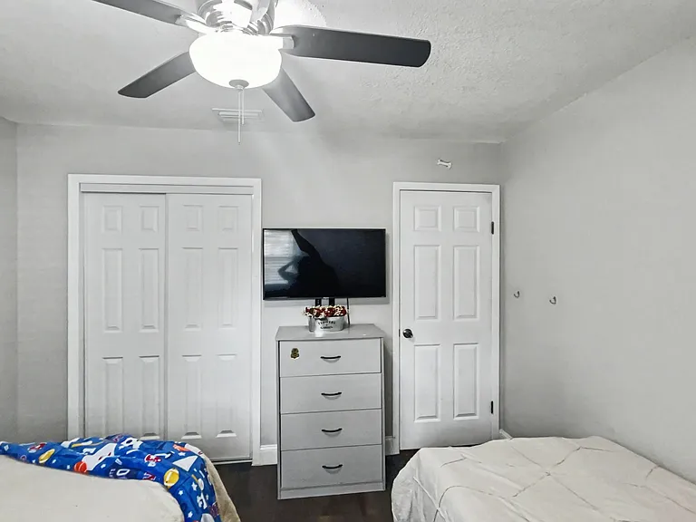 1204 E Lambright St #3 — Photo 18