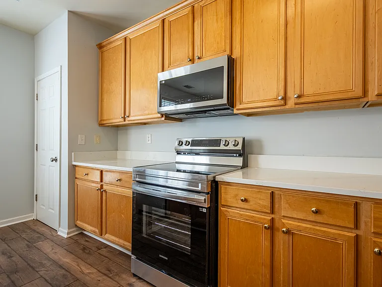 140 Galecrest Dr — Photo 9