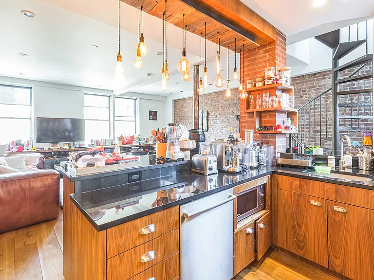 250 Manhattan Ave #6B — Photo 7