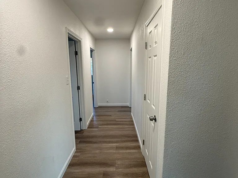 438 Howard St — Photo 5