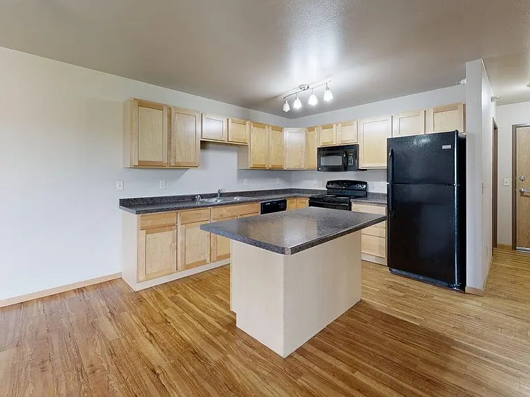 Roosevelt West Apartments — Photo 8