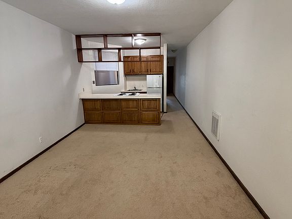 2nd image of 154 Langton St #B