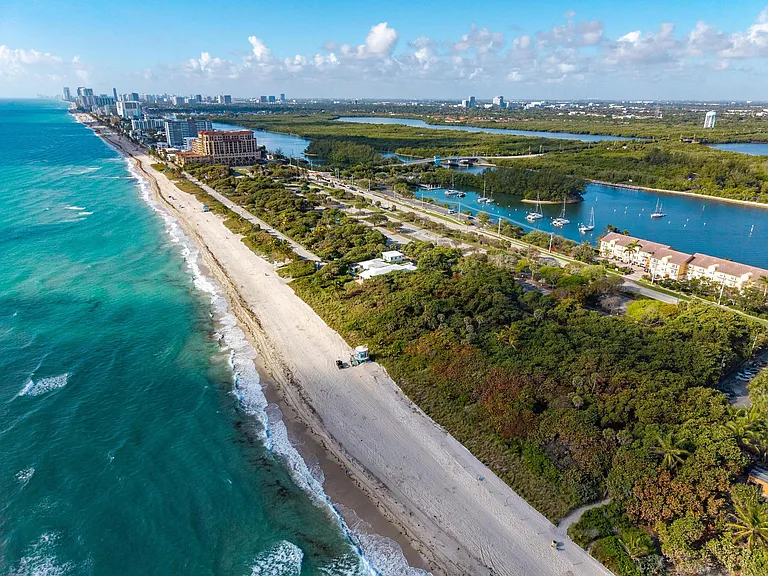 Best of both worlds - Beach access right across the street.