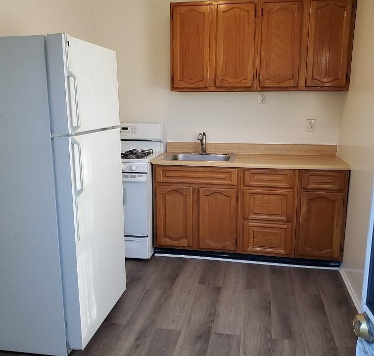 2nd image of 524 Vincent St