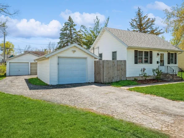 717 36th St NE, Cedar Rapids, IA 52402